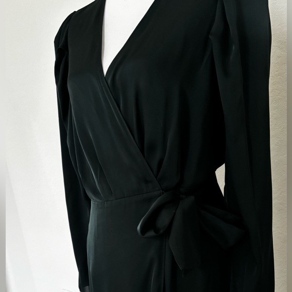 Elegant Dark Green Wrap Dress - Picture 1 of 2